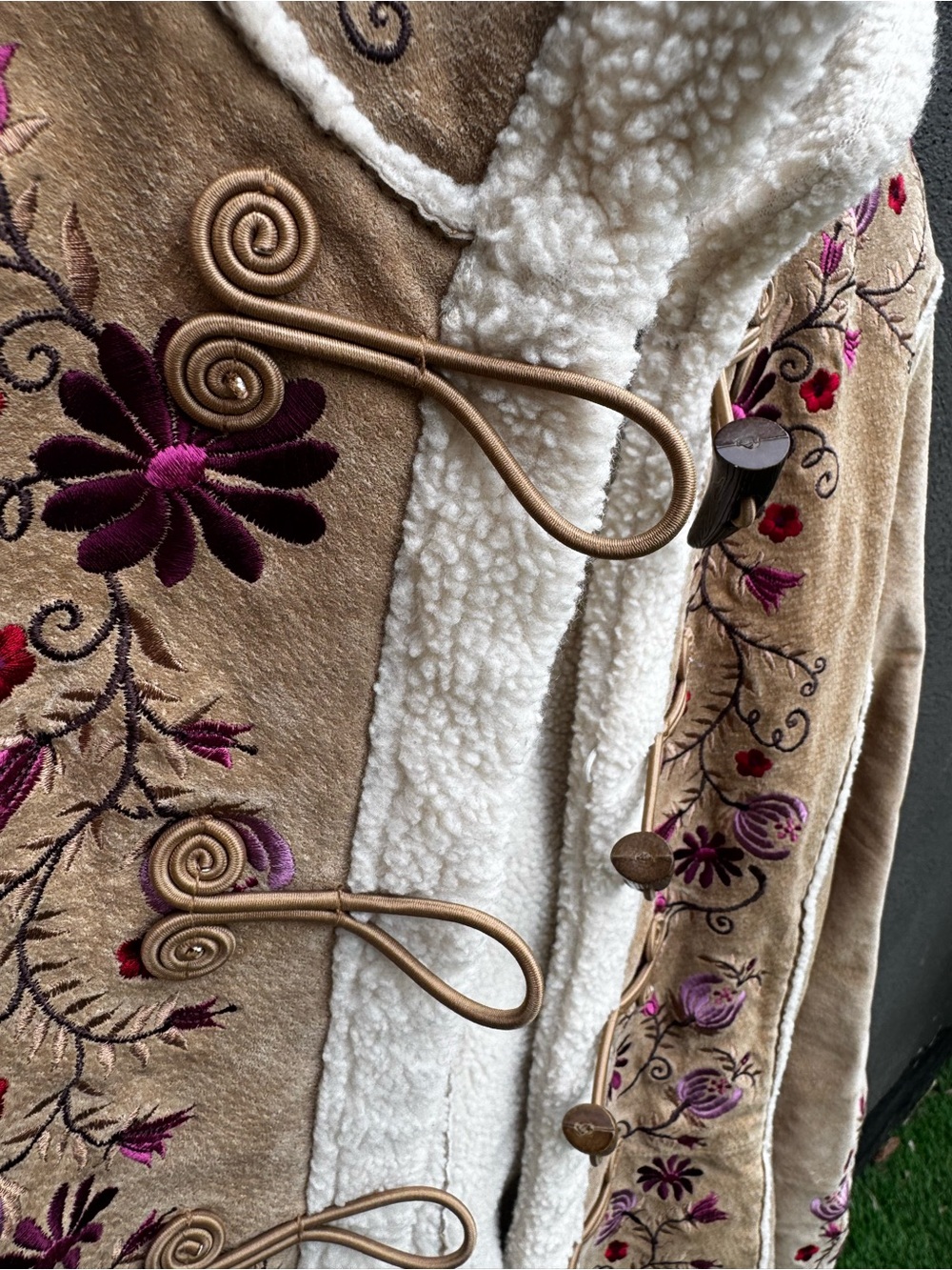 Vintage Embroidered suede shearling jacket — features on an episode of friends - Picture 8 of 9